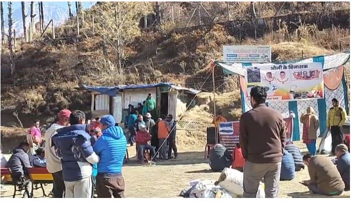 औली बचाओ मुहिम का आगाज, पर्यटन कारोबारियों का एकजुट विरोध प्रदर्शन