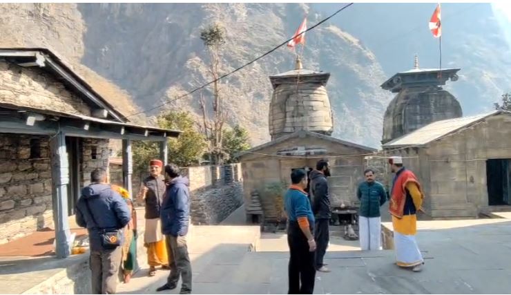 श्री बदरीनाथ धाम के मुख्य पुजारी बंदे रावल जी ने पांडुकेश्वर की यात्रा कर ली पुण्यदर्शन