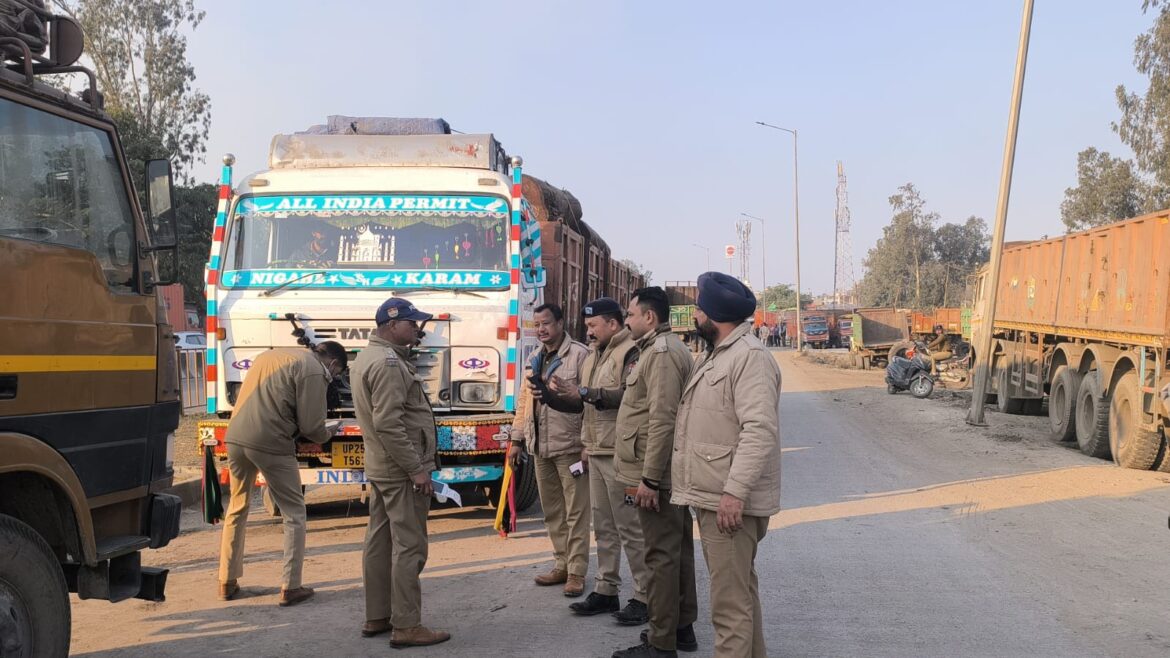 लालकुआँ में अवैध पार्किंग के खिलाफ पुलिस ने चलाया सख्त अभियान