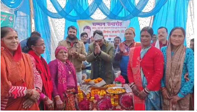 चार दशक बाद टोला गांव तक पहुंची सड़क, ढोल-दमाऊ संग जश्न, विधायक विनोद कंडारी का भव्य सम्मान