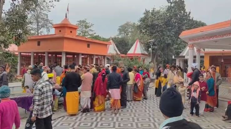कालाढूंगी के प्राचीन शिव मंदिर में 29 बटुकों का सामूहिक जनेऊ संस्कार