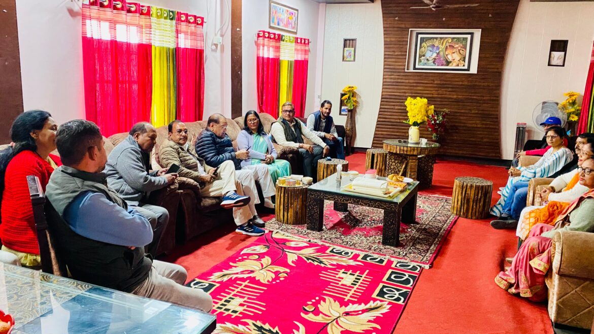 हल्द्वानी में गणतंत्र दिवस पर कांग्रेस नेताओं ने देवभूमि अकैडमी का दौरा किया