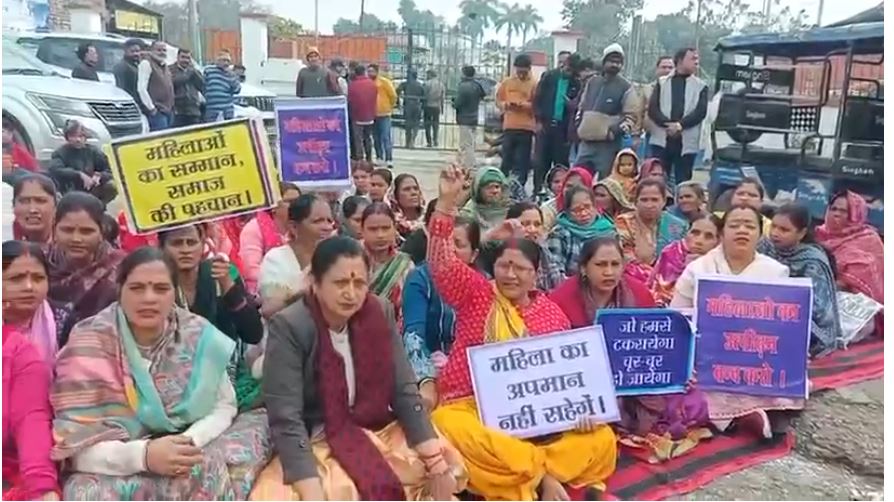 रुद्रपुर में कांग्रेस ने राजकुमार ठुकराल के खिलाफ धरना दिया, कार्रवाई की मांग