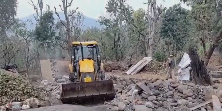 देहरादून में वन विभाग की बड़ी कार्रवाई, चकराता क्षेत्र में अवैध कब्जा ध्वस्त