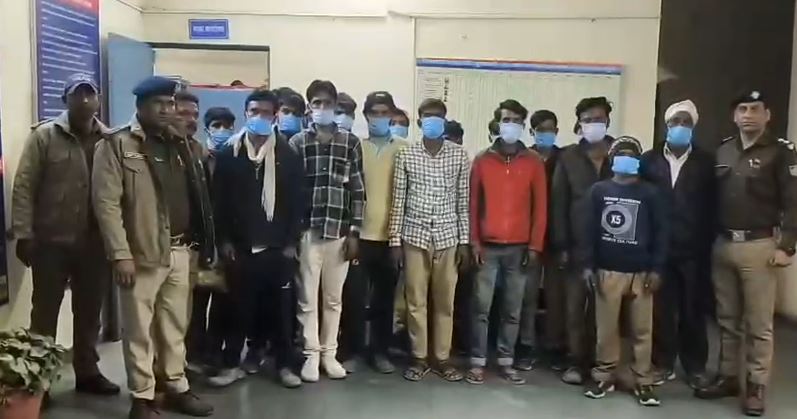 दून पुलिस का अभियान जारी, सार्वजनिक स्थानों पर शराब पीने वालों पर कार्रवाई