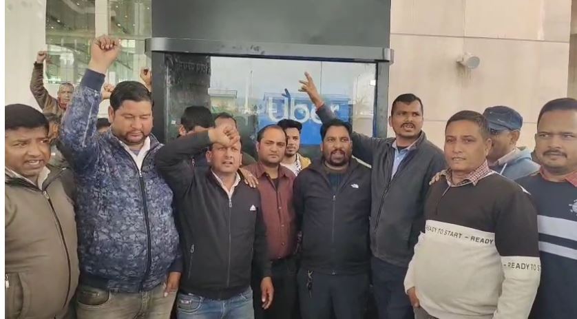 जोली ग्रांट एयरपोर्ट पर मल्टीनेशनल टैक्सी सेवा के फैसले से स्थानीय ड्राइवर नाराज