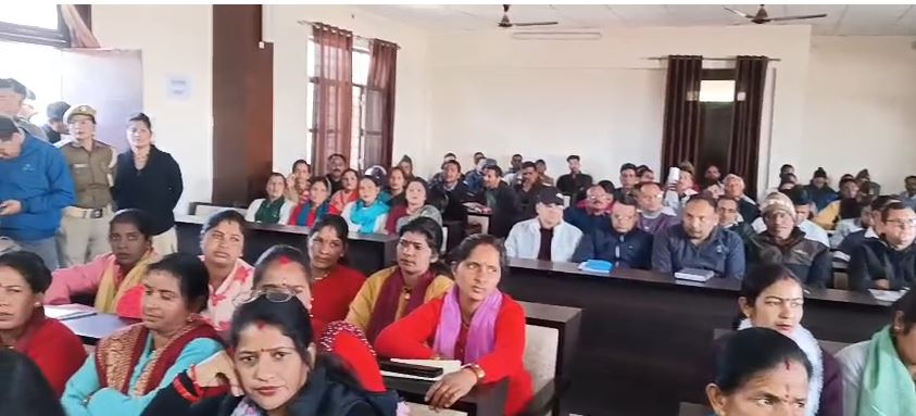 हंगामे की भेंट चढ़ी बी डी सी की बैठक।सदन शुरू होने से पहले ही बहिष्कार के उठे स्वर।