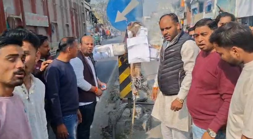 एआई इंपैक्ट समिति में प्रदर्शन के विरोध में भाजपा युवा मोर्चा का पुतला दहन