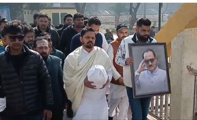 दिवंगत नेता अजित पवार की अस्थियां हरिद्वार में गंगा में विसर्जित, भव्य अस्थि कलश यात्रा का शुभारंभ