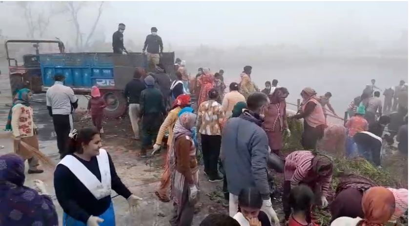 संत निरंकारी बाबा हरदेव सिंह के जन्मोत्सव पर बाणगंगा तट पर चला स्वच्छता अभियान