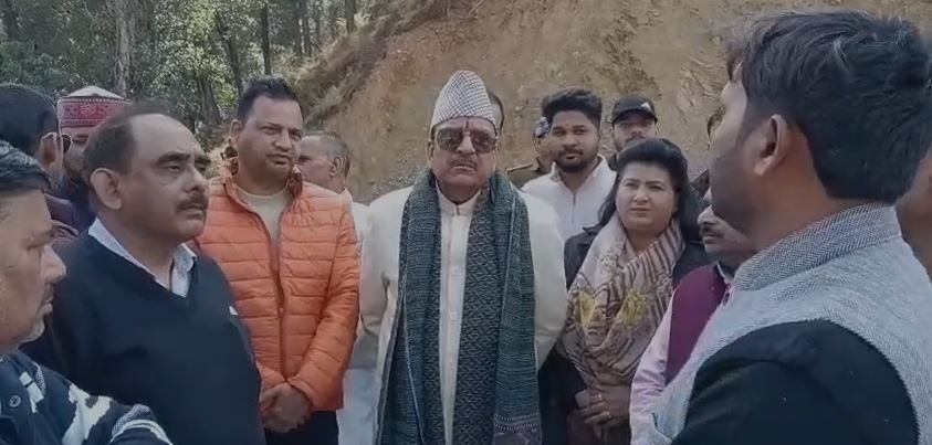 अजय भट्ट ने कैची धाम बाईपास का किया भाजपा कार्यकर्ताओं के साथ निरीक्षण।