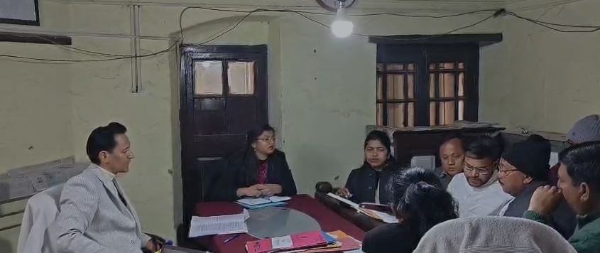 कुमाऊँ आयुक्त दीपक रावत ने रानीखेत तहसील का औचक निरीक्षण किया