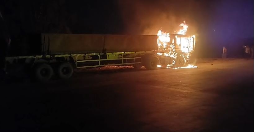 हरिद्वार: नजीबाबाद हाईवे पर कंटेनर में भीषण आग, लाखों का नुकसान