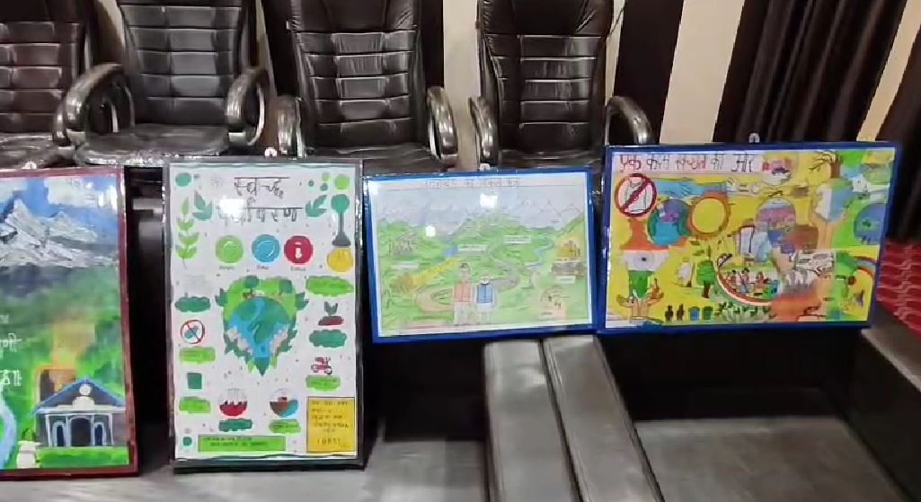 लोहाघाट नगर में वेस्ट टायरों से नवाचार, स्वच्छता और पर्यावरण संरक्षण की मिसाल