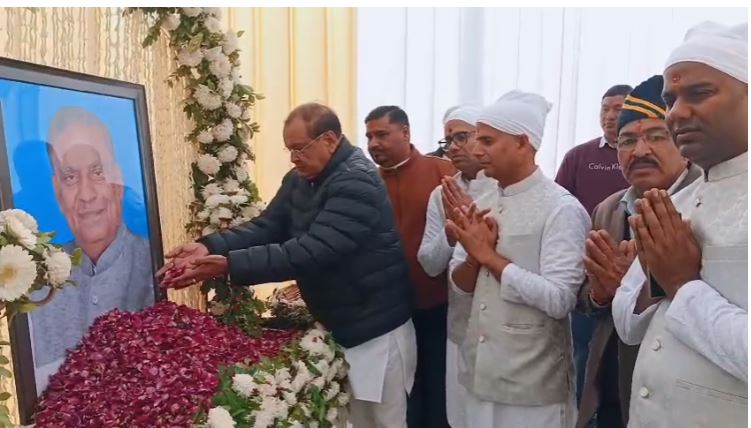 लालकुआँ में पूर्व नेताओं के निधन पर शोक, यशपाल आर्या और गोविन्द सिंह कुंजवाल ने दी श्रद्धांजलि