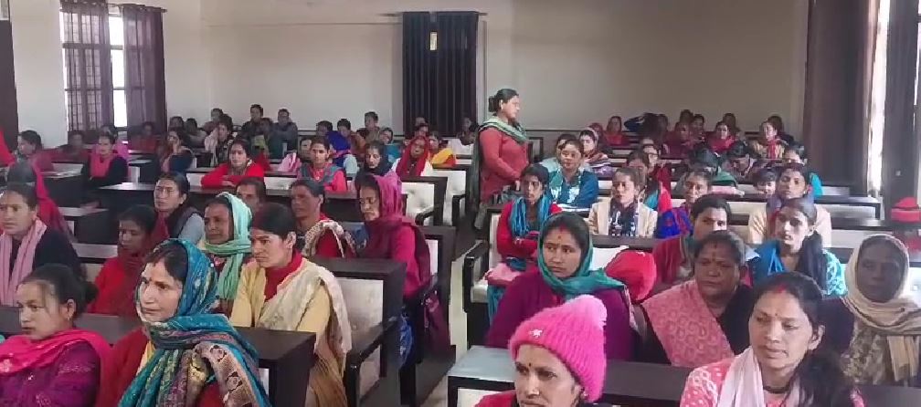 द्वाराहाट विकासखंड में मुख्यमंत्री उद्यमशाला योजना के तहत बूट कैंप आयोजित, 200 महिलाओं ने लिया भाग