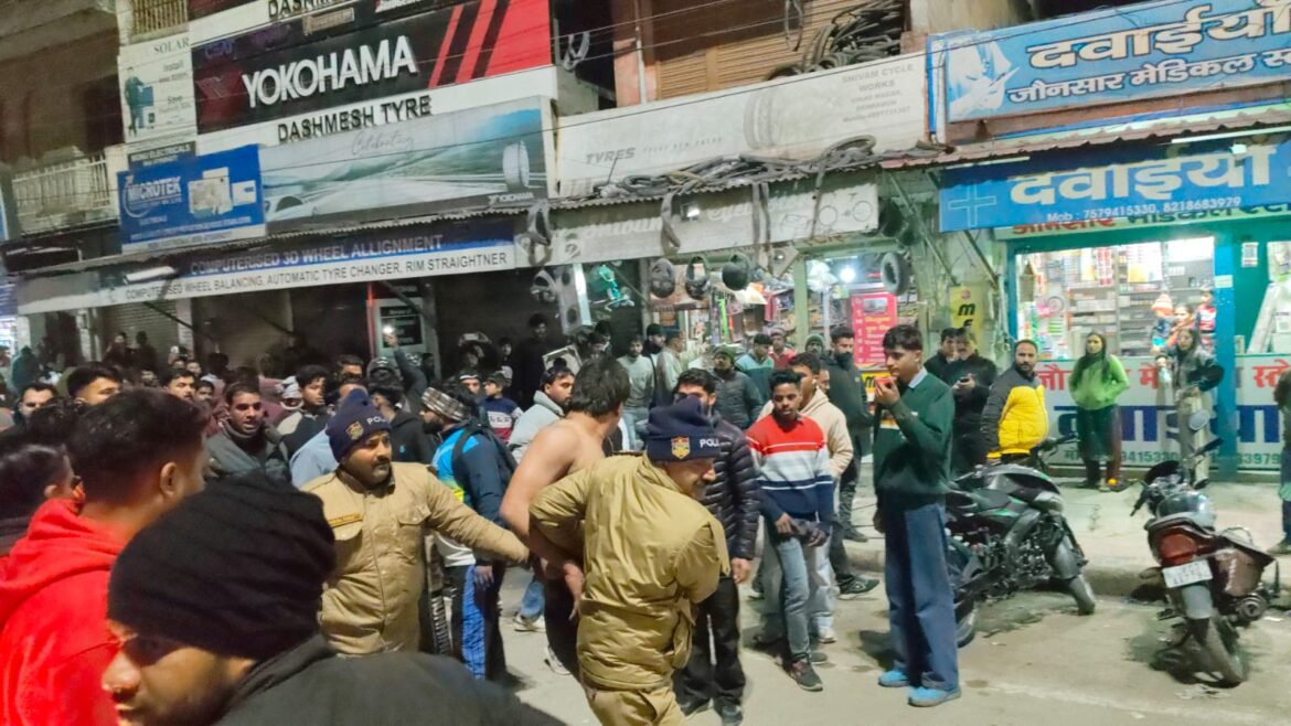 विकासनगर में देर रात नशेड़ियों का उत्पात, कई लोग घायल, दुकानों को नुकसान