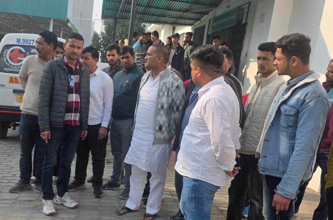 भीमताल विधायक राम सिंह कैड़ा ने हल्द्वानी गल्ला मंडी में मृतक परिवार से जताया समर्थन