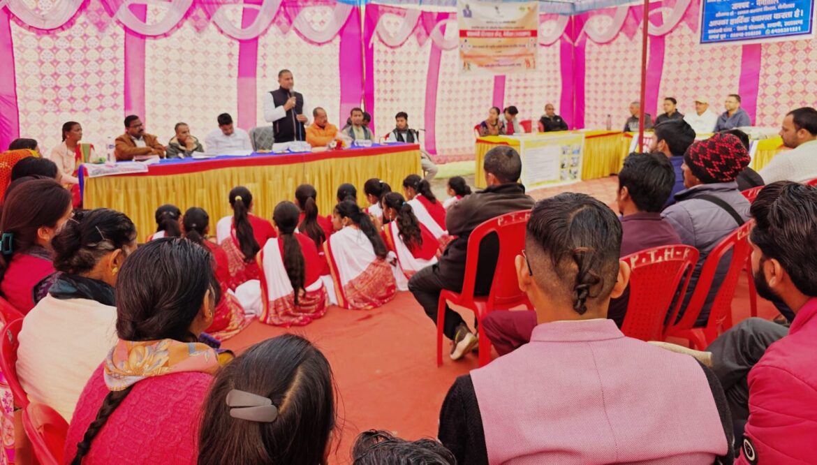 भीमताल: विधायक राम सिंह कैड़ा ने खनश्यू में आयोजित किया स्वास्थ्य एवं समाज कल्याण शिविर