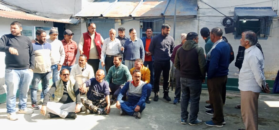 चिलियानौला में पेयजल संकट, चार दिन से लोग परेशान