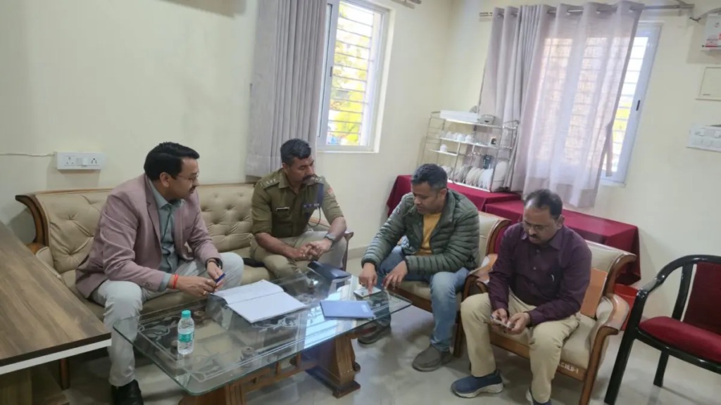 हल्द्वानी में सड़क चौड़ीकरण और मंडी पुलिस चौकी शिफ्टिंग को गति देने के निर्देश