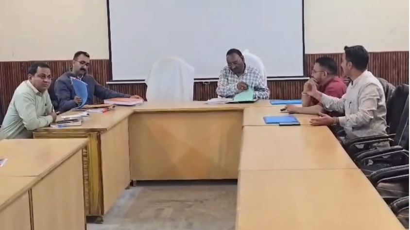 डोईवाला नगर पालिका में दो गुटों की राजनीति, बोर्ड बैठक स्थगित