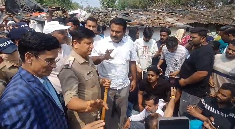 बाजपुर शुगर फैक्ट्री में अतिक्रमण हटाने की कार्रवाई पर भारी विरोध