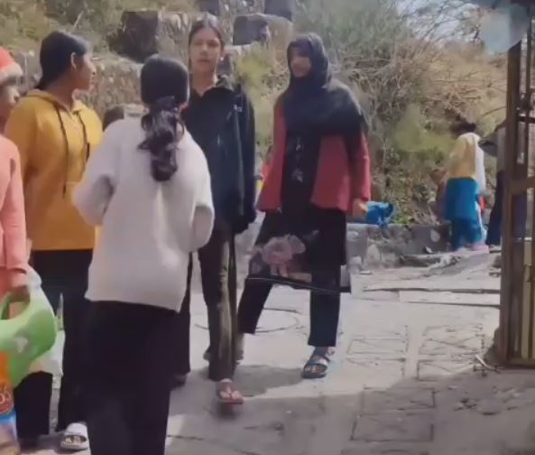 नैनीताल में तूफानी बारिश और ओलावृष्टि से बिजली, पानी और संचार ठप