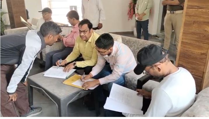 रामनगर में होटल और रिसॉर्ट्स पर प्रशासन का सख्त छापा