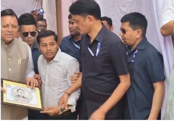 मुख्यमंत्री धामी ने जसपुर में जताया शोक, भाजपा जिलाध्यक्ष के परिवार को दी सांत्वना