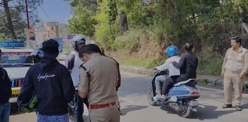 चंपावत में यातायात नियम उल्लंघन पर कड़ा अभियान