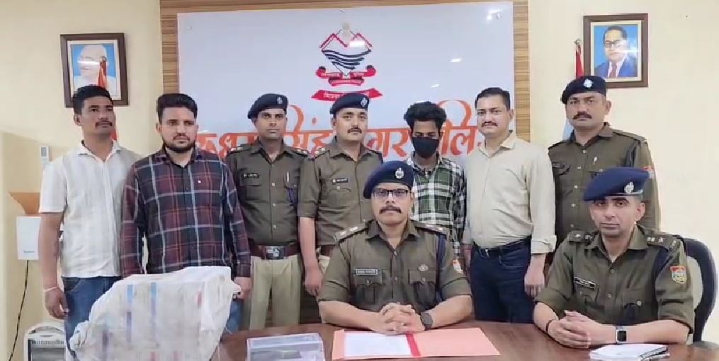 किच्छा पुलिस की बड़ी कामयाबी, लग्जरी कार से 6 हजार नशीले कैप्सूल बरामद