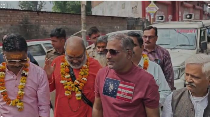 ऋषिकेश पहुंचे यति नरसिंहानंद, धार्मिक मुद्दों पर दिए बयान