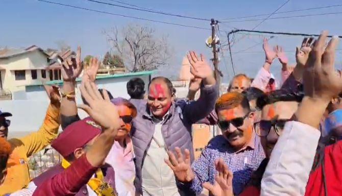 चम्पावत में जिला सूचना कार्यालय में होली मिलन समारोह का रंगारंग आयोजन