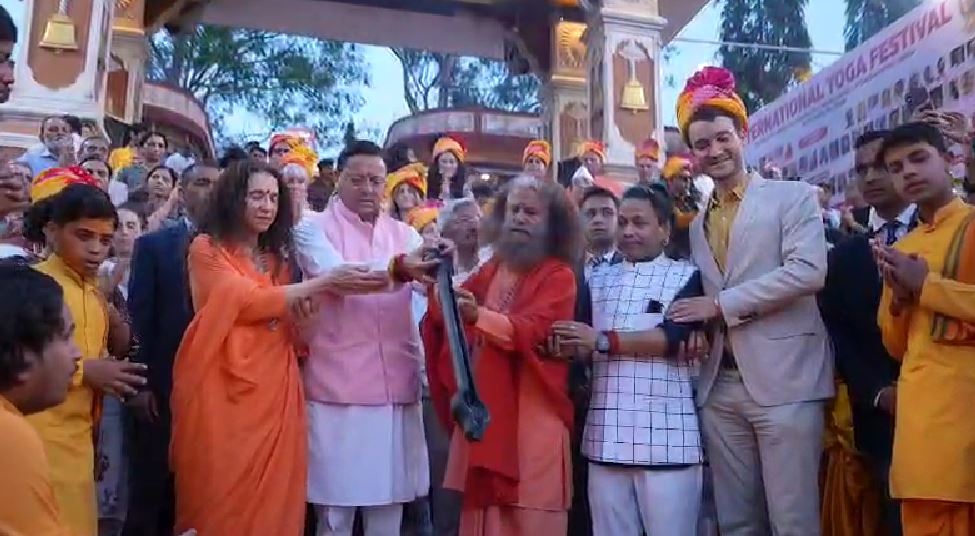 परमार्थ निकेतन में अंतर्राष्ट्रीय योग महोत्सव का पांचवां दिन भव्य