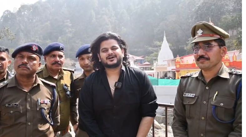 कैंची धाम पहुंचे गायक विशाल मिश्रा, नीम करौली बाबा के किए दर्शन