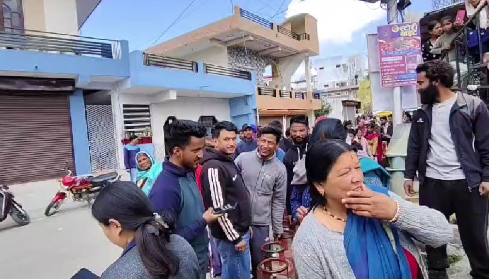 चंपावत में रसोई गैस वितरण को लेकर मारामारी, उपभोक्ताओं में भारी नाराजगी