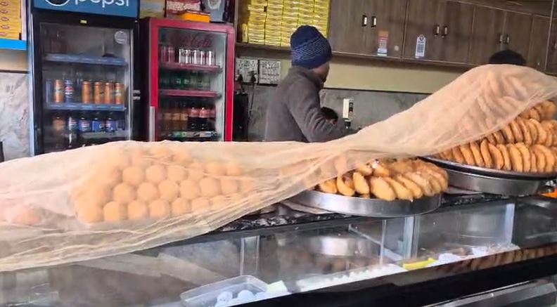 त्योहारी सीजन में मसूरी में खाद्य विभाग की छापेमारी, कई सैंपल लैब भेजे गए