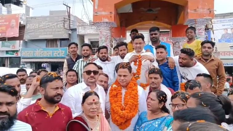 बजट सत्र से लौटे विधायक भुवन कापड़ी का खटीमा में जोरदार स्वागत