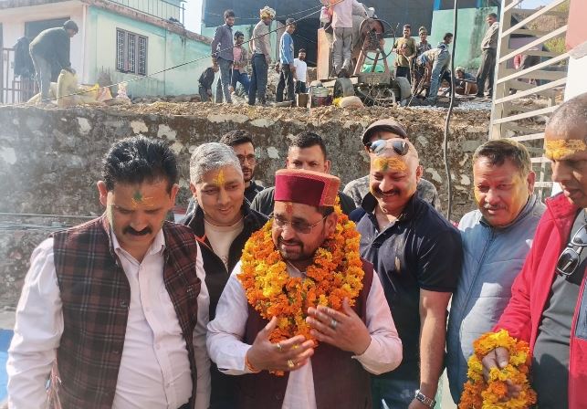 उत्तरकाशी में टूर एंड ट्रैवल्स आगंतुकों का होटल व्यवसायियों ने किया स्वागत