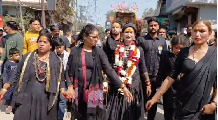 हरिद्वार में किन्नरों ने खेली मसान की होली, परंपरा और आस्था का अनोखा संगम