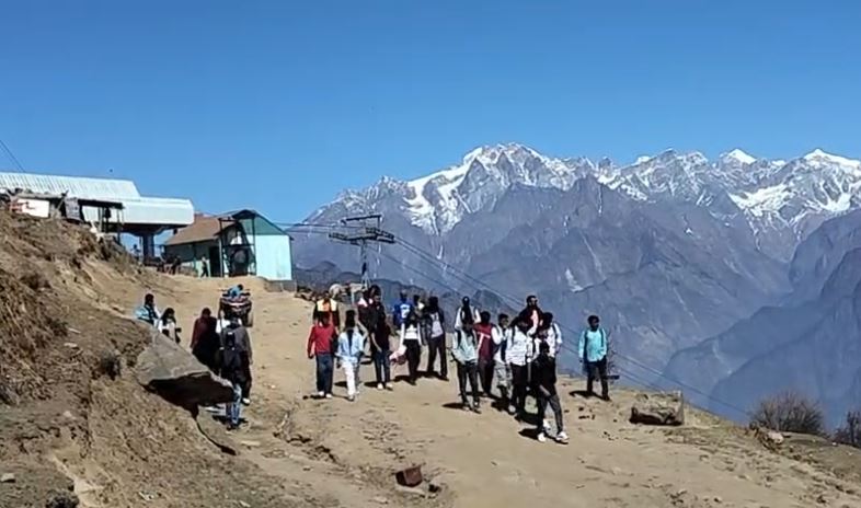 औली और गोरसों बुग्याल में इंजीनियरिंग छात्रों का नेचर टूर, एडवेंचर गतिविधियों का उठाया लुत्फ