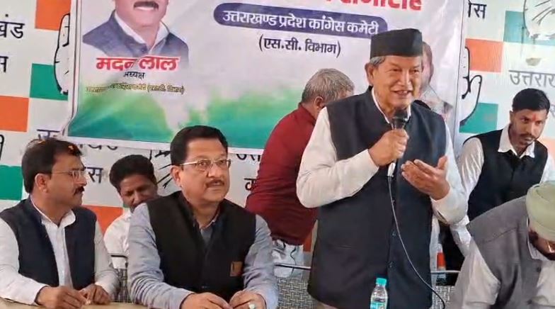 देहरादून में कांग्रेस का शक्ति प्रदर्शन, बड़ी संख्या में लोगों ने थामा हाथ