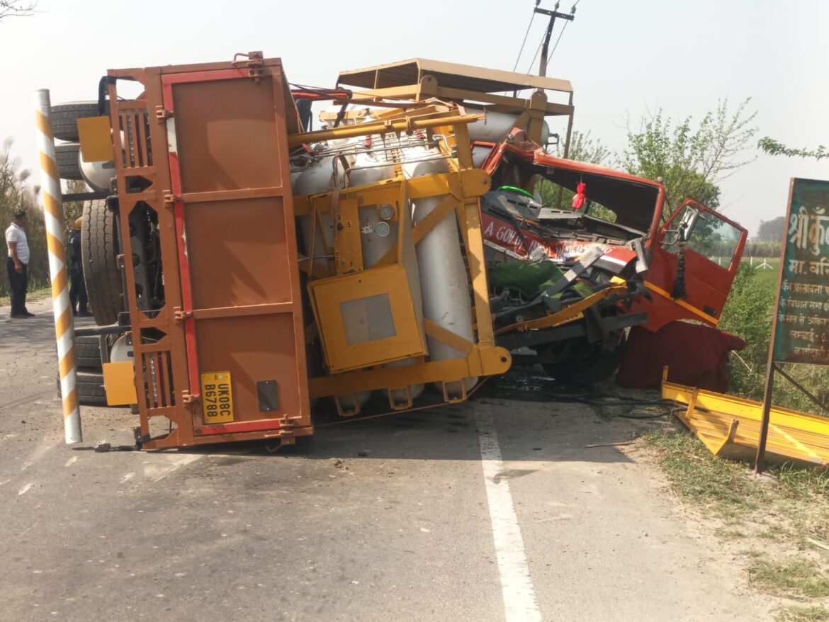 लक्सर-खानपुर हाईवे पर सीएनजी वाहनों की टक्कर, दो घायल