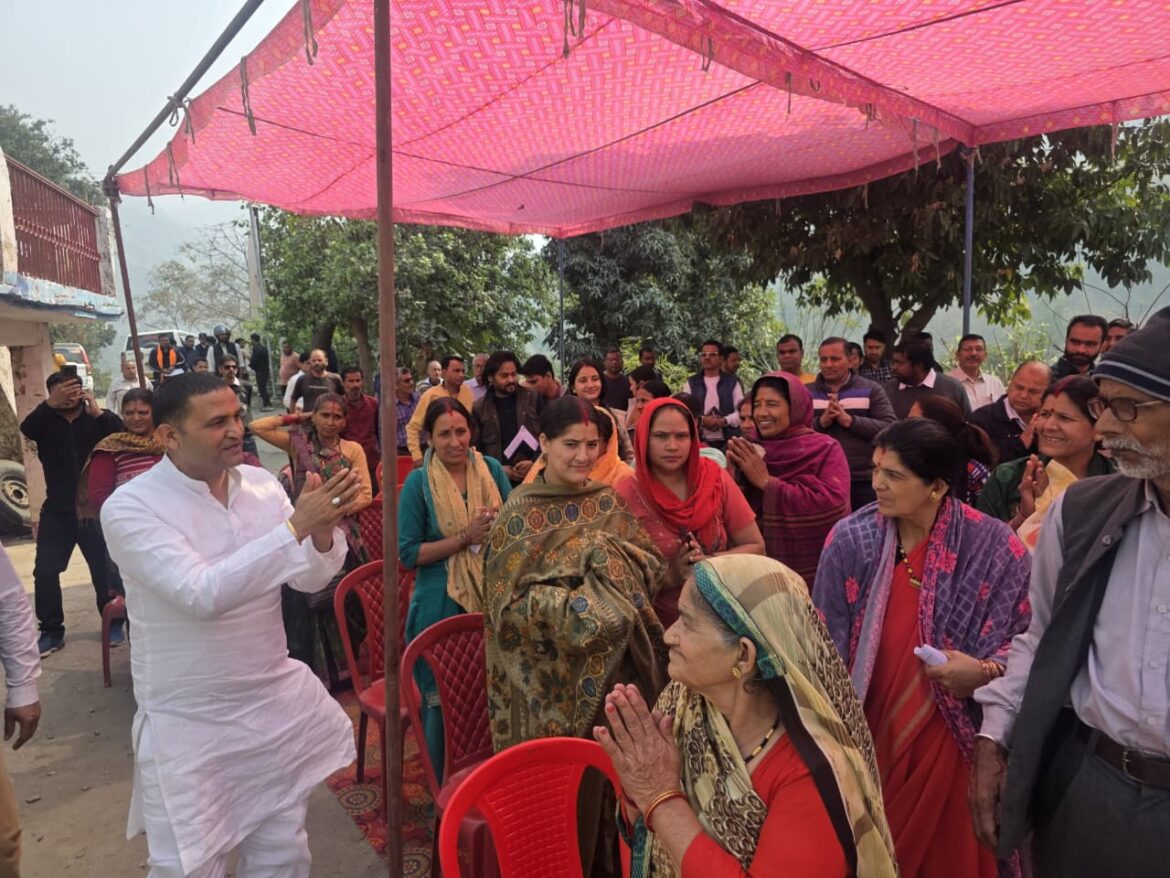 भीमताल विधायक राम सिंह कैड़ा ने ग्राम भ्रमण कर सुनी ग्रामीण समस्याएँ