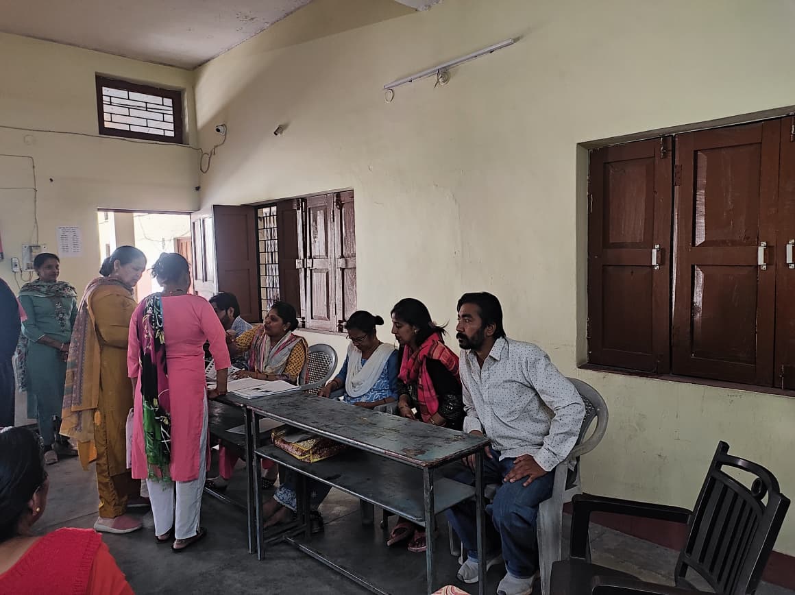 लक्ष्मी शिशु मंदिर में मतदाता जागरूकता शिविर, वोटर सूची की मैपिंग कराई गई