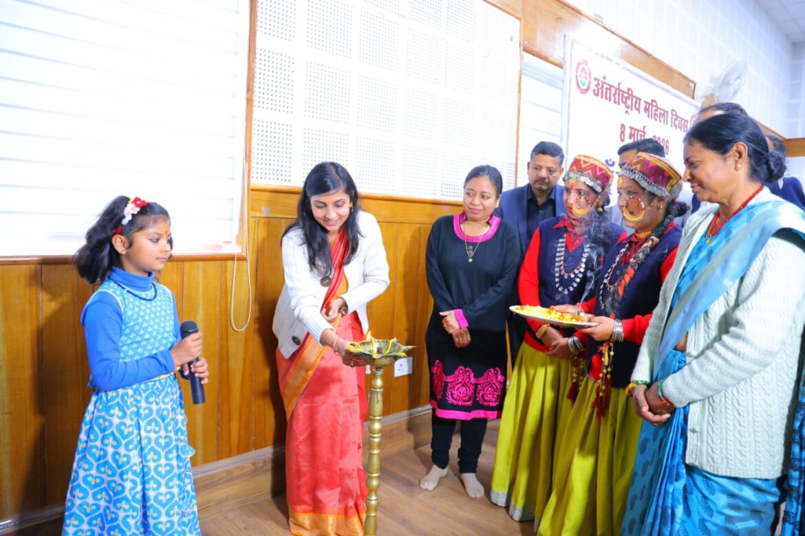 पौड़ी में महिला दिवस: “मां को समर्पित” थीम पर प्रेरणादायक कार्यक्रम