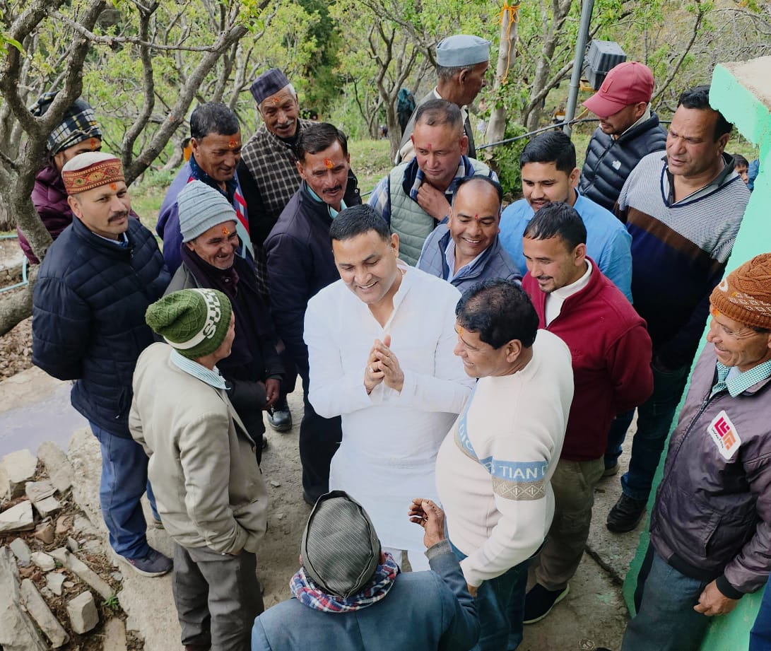 भीमताल विधायक राम सिंह कैड़ा ने ग्रामीणों की समस्याओं का लिया जायजा
