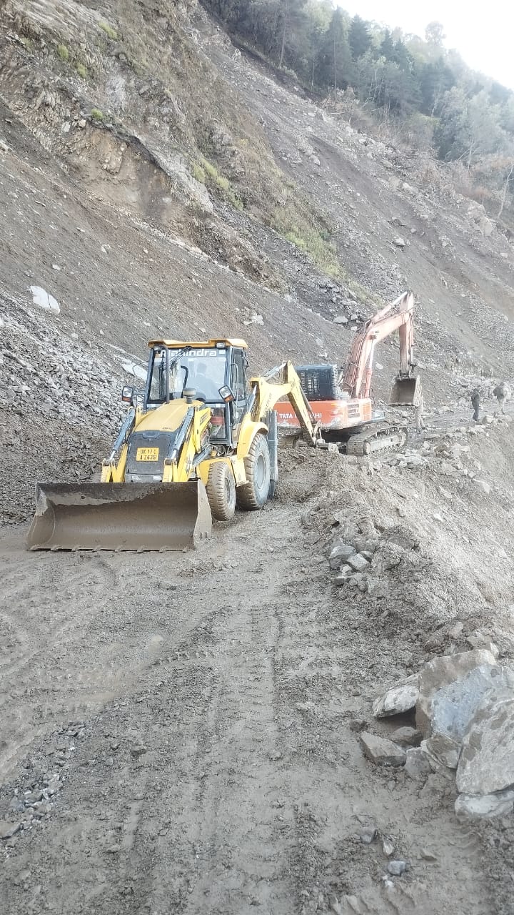 ऋषिकेश-नरेंद्रनगर में बारिश और सड़क बदहाली से जनजीवन प्रभावित