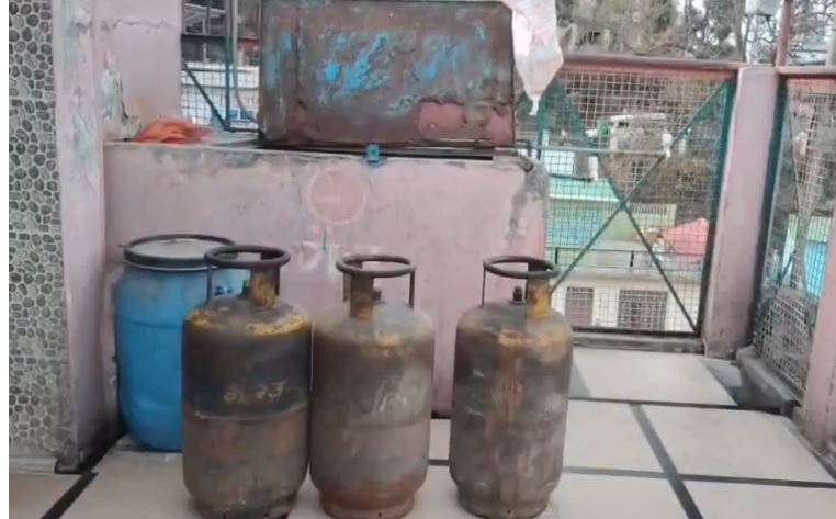 महंगाई और गैस संकट पर कांग्रेस का हमला